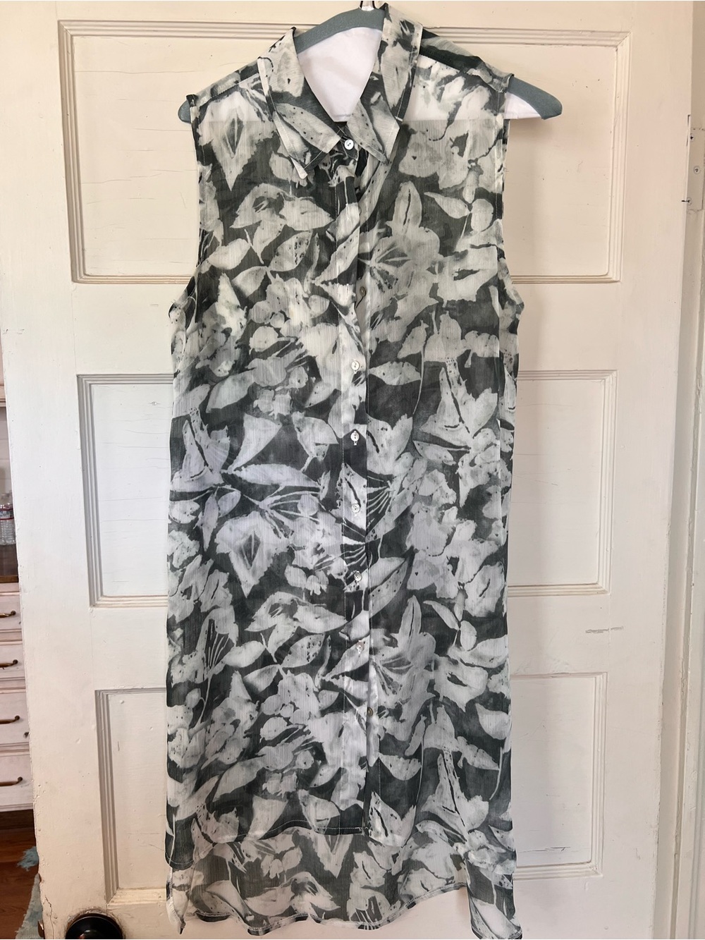 Yest ~ Sleeveless Floral Shirt Dress - size 8